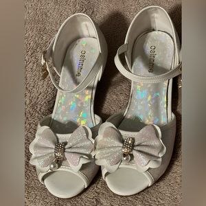 Girls’ Easter sandals